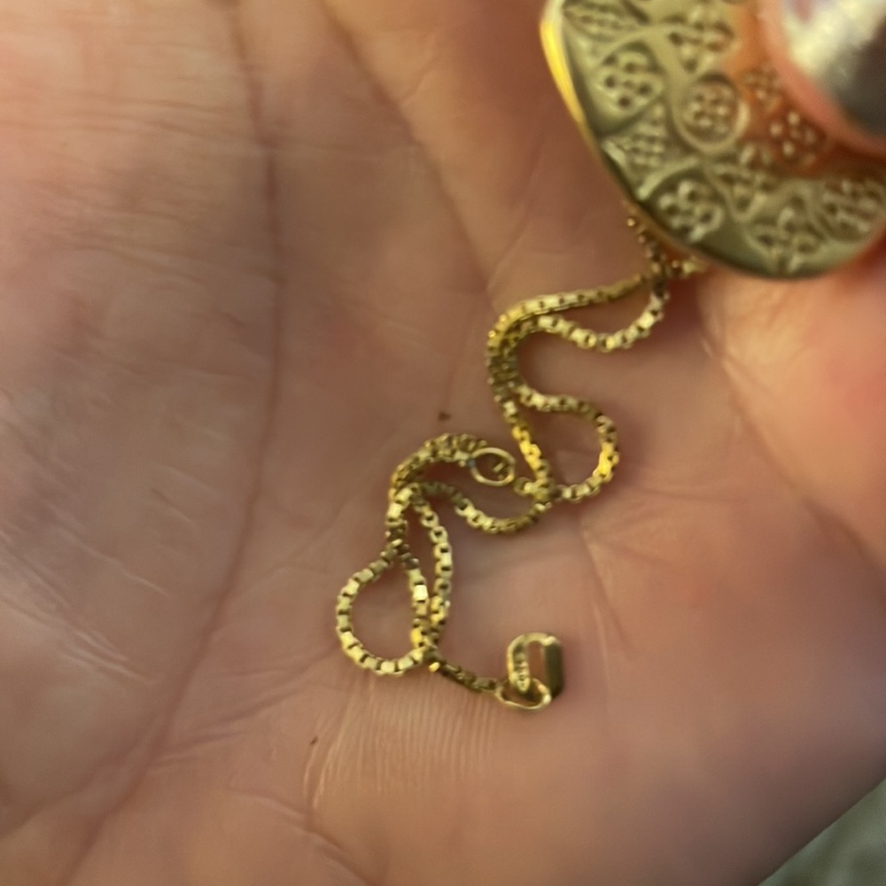 18 k real solid gold necklace. LV - Picture 5 of 5